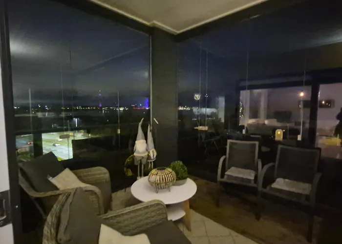 Penthouse-tasokas Moderni Kaupunki Huipulla -iso Jacuzzi Omalla Kattoterassilla - Aurinkotuolit Ja Aurinko Odottaa Sinua - Huikea Maisema- - 10 Hloe - Free Parking *