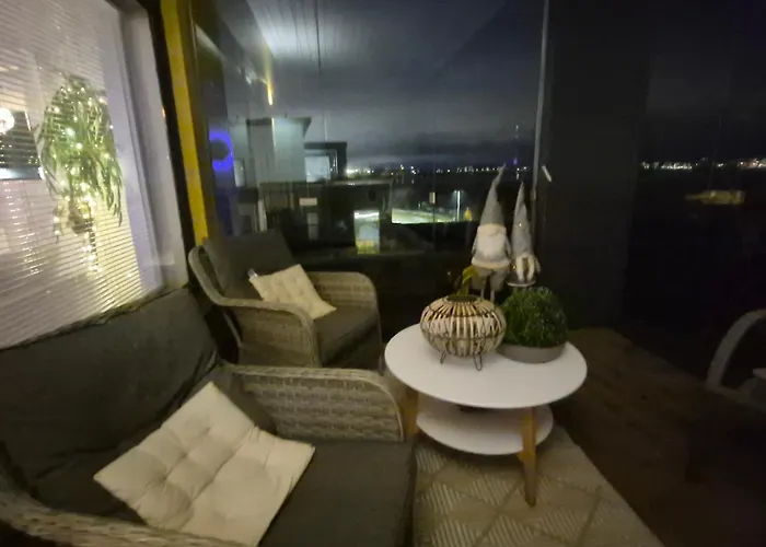 Penthouse-tasokas Moderni Kaupunki Huipulla -iso Jacuzzi Omalla Kattoterassilla - Aurinkotuolit Ja Aurinko Odottaa Sinua - Huikea Maisema- - 10 Hloe - Free Parking Апартаменты