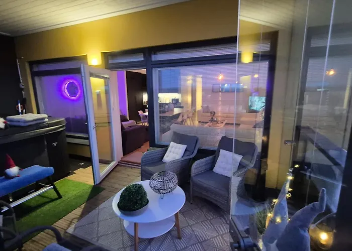 Penthouse-tasokas Moderni Kaupunki Huipulla -iso Jacuzzi Omalla Kattoterassilla - Aurinkotuolit Ja Aurinko Odottaa Sinua - Huikea Maisema- - 10 Hloe - Free Parking Апартаменты *