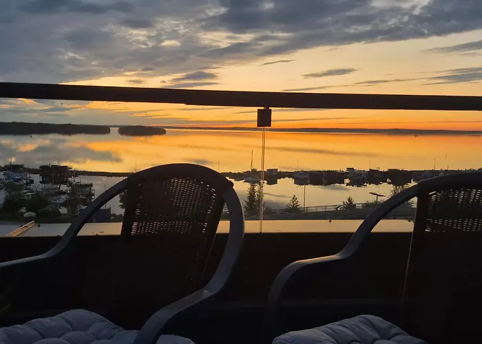 Penthouse-tasokas Moderni Kaupunki Huipulla -iso Jacuzzi Omalla Kattoterassilla - Aurinkotuolit Ja Aurinko Odottaa Sinua - Huikea Maisema- - 10 Hloe - Free Parking Апартаменты *