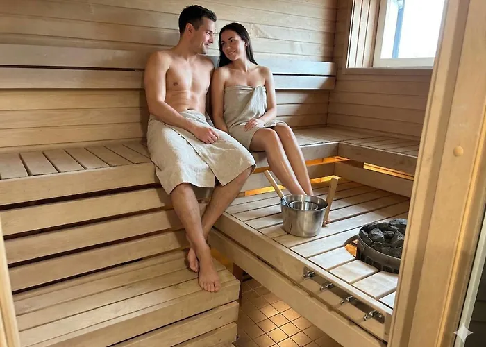 Penthouse-tasokas Moderni Kaupunki Huipulla -iso Jacuzzi Omalla Kattoterassilla - Aurinkotuolit Ja Aurinko Odottaa Sinua - Huikea Maisema- - 10 Hloe - Free Parking *