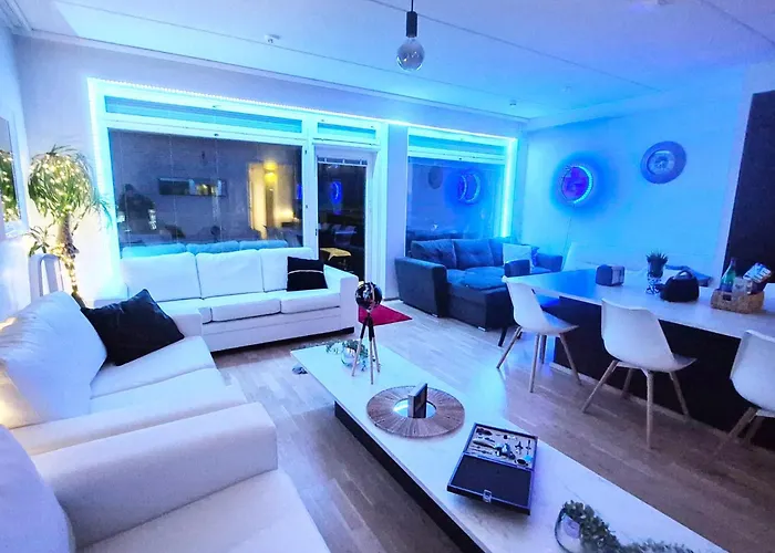 Penthouse-tasokas Moderni Kaupunki Huipulla -iso Jacuzzi Omalla Kattoterassilla - Aurinkotuolit Ja Aurinko Odottaa Sinua - Huikea Maisema- - 10 Hloe - Free Parking Тампере