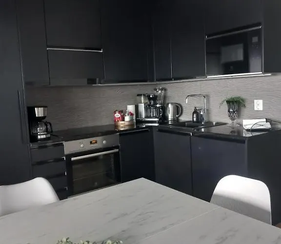 Penthouse-tasokas Moderni Kaupunki Huipulla -iso Jacuzzi Omalla Kattoterassilla - Aurinkotuolit Ja Aurinko Odottaa Sinua - Huikea Maisema- - 10 Hloe - Free Parking Апартаменты *